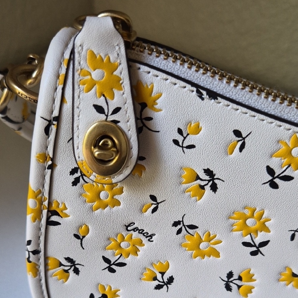 Coach Daisies Floral Print Swinger 20 Bag (Shoulder Bag or Clutch) - Picture 4 of 6